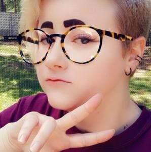 Meet your Posher, Lee